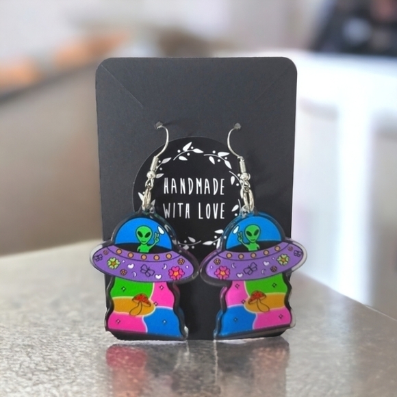 Handcrafted Humorous Alien Acrylic Earrings - Picture 1 of 3